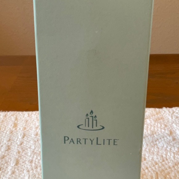 NWT- PartyLite French Vanilla 3"x7" Pillar Candle - Picture 7 of 7